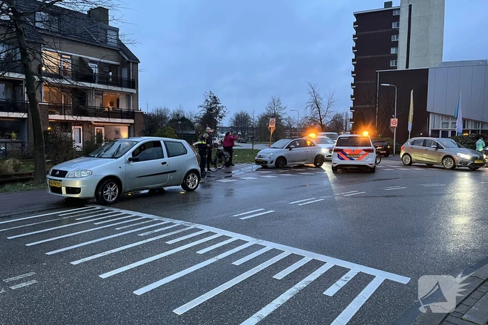 Fietser hard ten val in gladde bocht