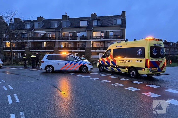 Fietser hard ten val in gladde bocht
