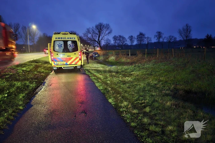 Automobilist belandt in sloot