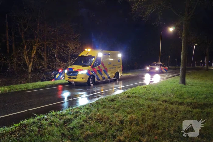 Automobilist belandt in sloot na ongeval