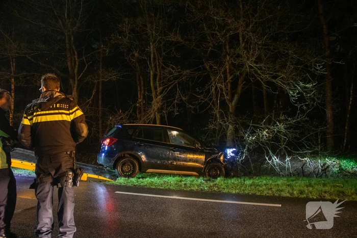 Automobilist belandt in sloot na ongeval