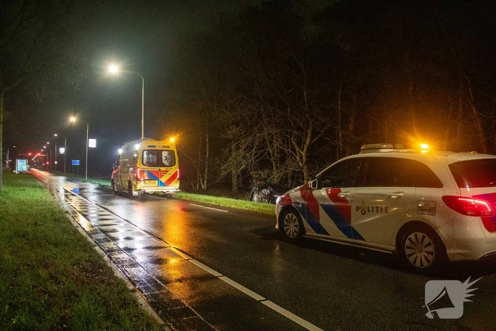 Automobilist belandt in sloot na ongeval