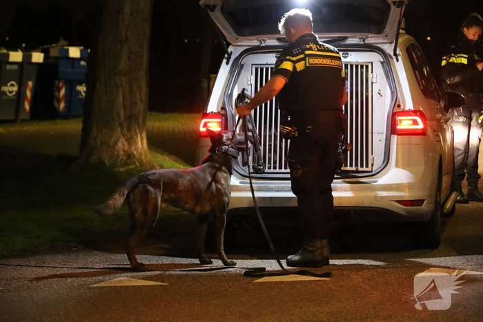 Meerdere politievoertuigen aanwezig vanwege steekincident