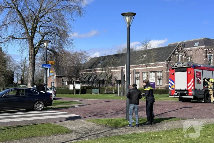 Brandweer in actie voor smeulende geur in kofferbak