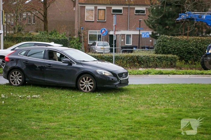 Overstekende scooterrijder aangereden door automobilist