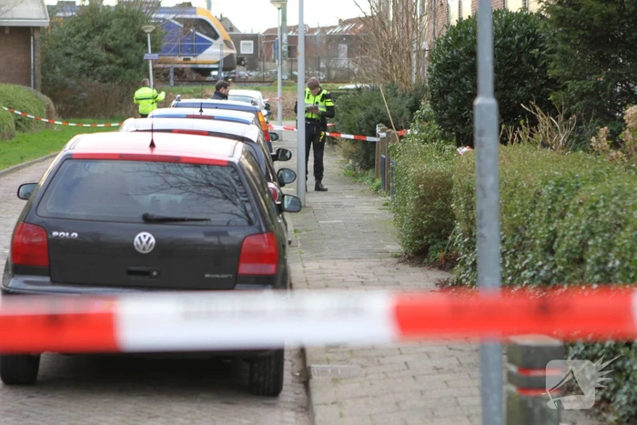 Straat afgezet vanwege steekpartij in woning