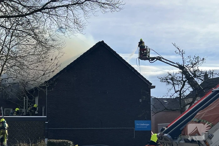Forse rookontwikkeling bij woningbrand, traumateam ingezet
