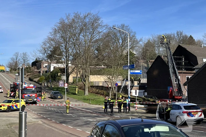 Forse rookontwikkeling bij woningbrand, traumateam ingezet