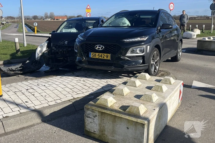 Frontale botsing op kruispunt