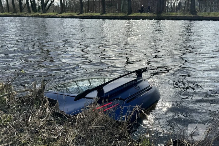 Zeer exclusieve Mercedes te water