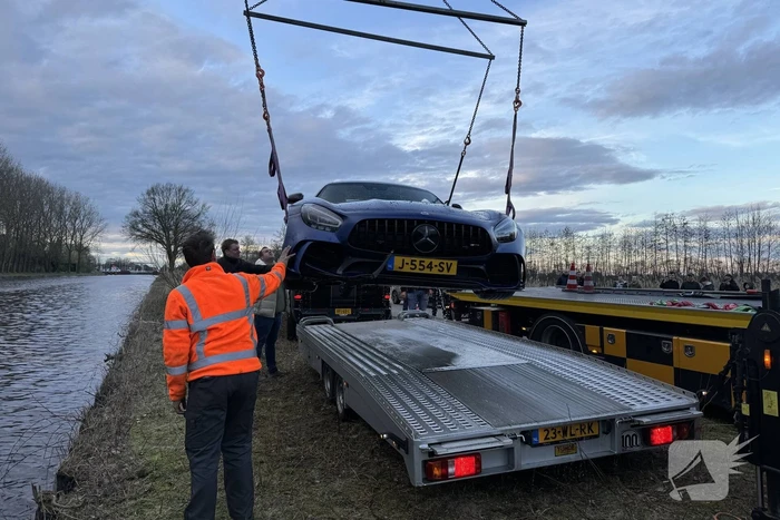 Zeer exclusieve Mercedes te water
