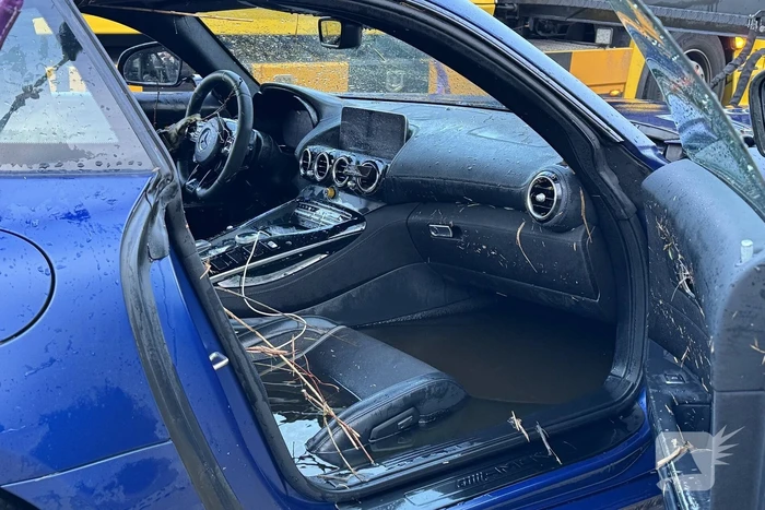 Zeer exclusieve Mercedes te water