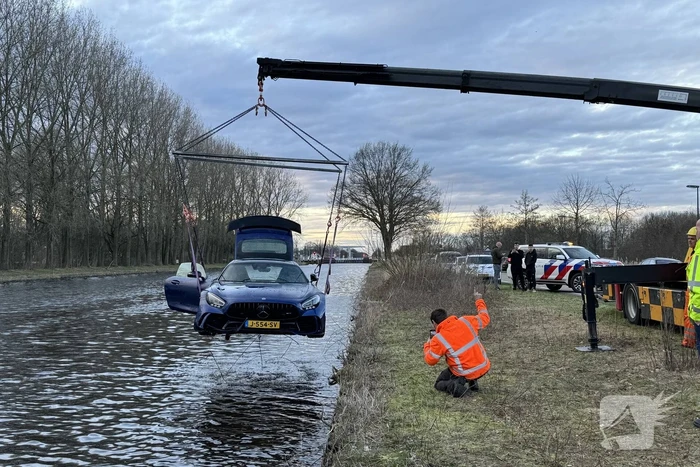 Zeer exclusieve Mercedes te water
