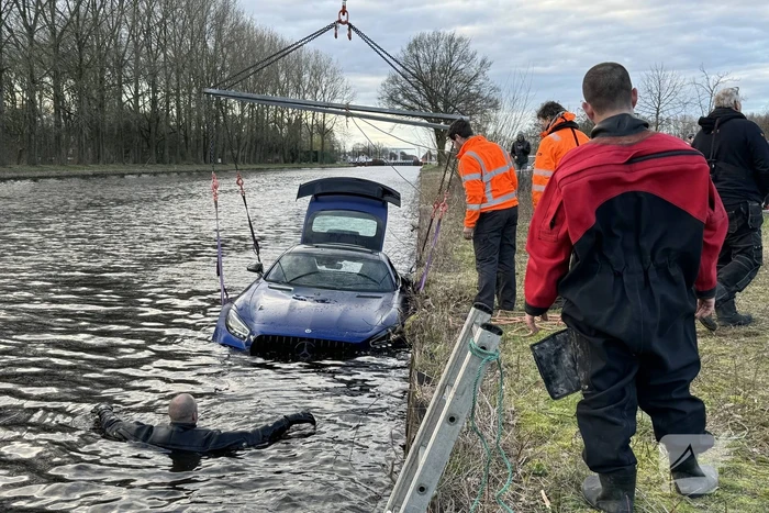 Zeer exclusieve Mercedes te water