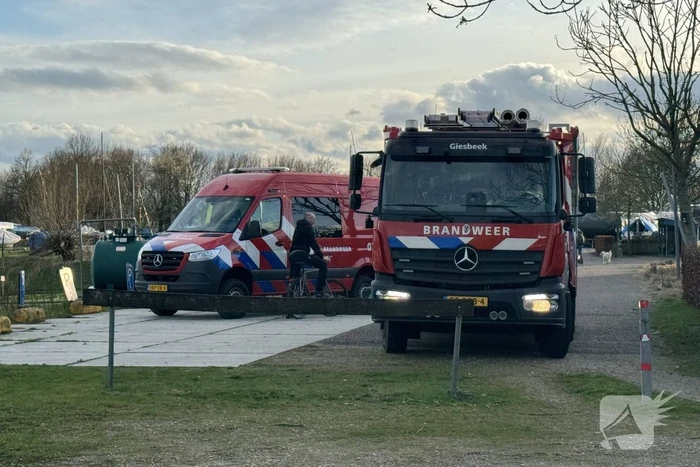 Brandweer redt omgeslagen zeiler uit haven