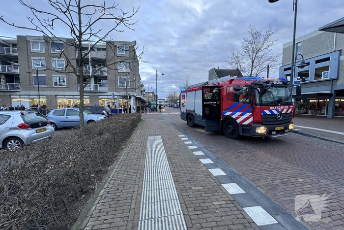 Brandweer dooft brand in kofferbak