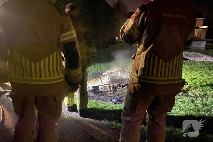 Scooter verwoest door brand