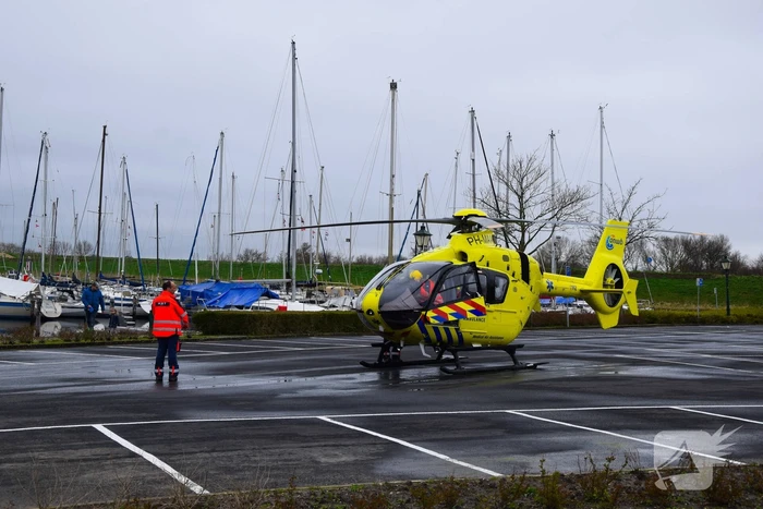 Traumahelikopter landt voor medische noodsituatie met kindje