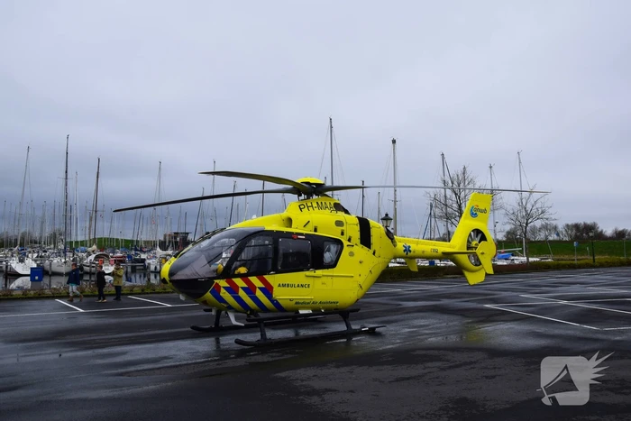 Traumahelikopter landt voor medische noodsituatie met kindje