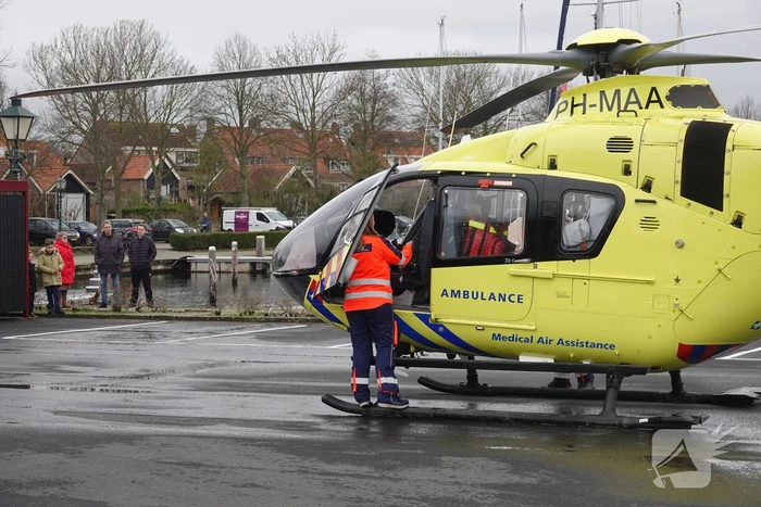 Traumahelikopter landt voor medische noodsituatie met kindje