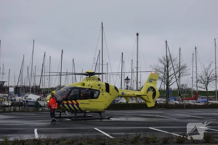Traumahelikopter landt voor medische noodsituatie met kindje