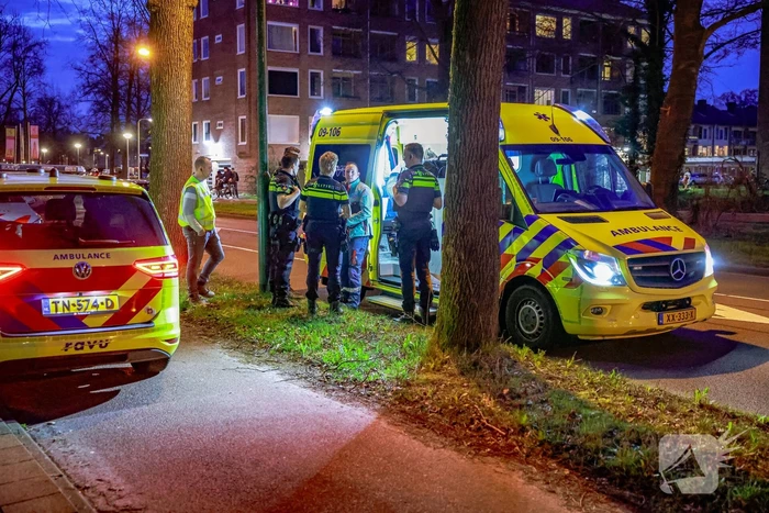 Man gewond op fietspad