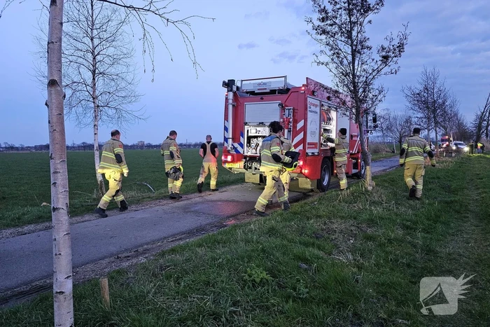 Proefrit eindigd ondersteboven in sloot