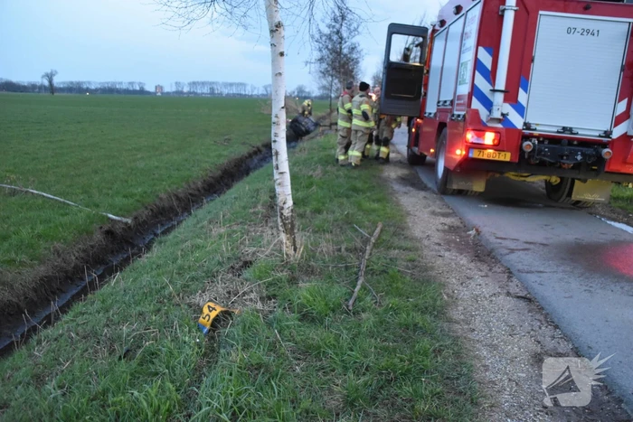 Proefrit eindigd ondersteboven in sloot