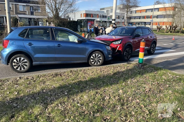 Automobilist gewond nadat tegenligger op verkeerde weghelft terecht komt