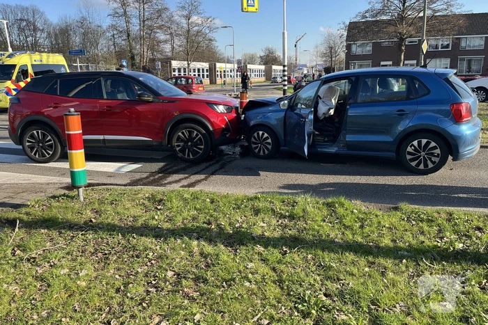 Automobilist gewond nadat tegenligger op verkeerde weghelft terecht komt