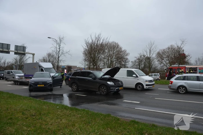 Auto vat vlam tweede auto in veiligheid gebracht
