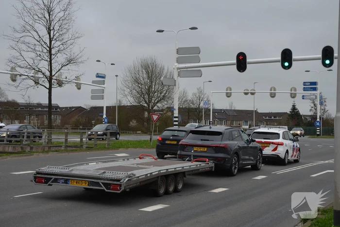 Auto vat vlam tweede auto in veiligheid gebracht