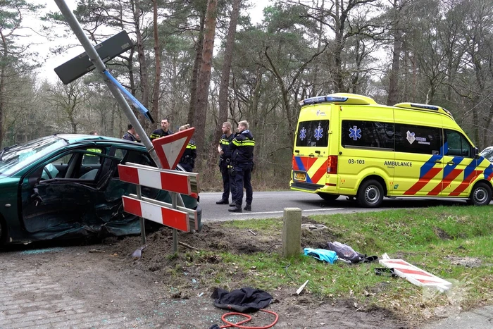 Gewonde bij botsing tussen auto en bestelbus bestuurder aangehouden