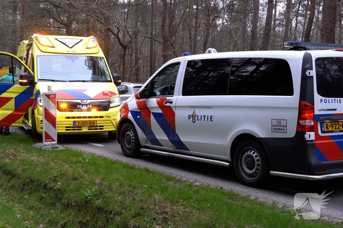Gewonde bij botsing tussen auto en bestelbus bestuurder aangehouden