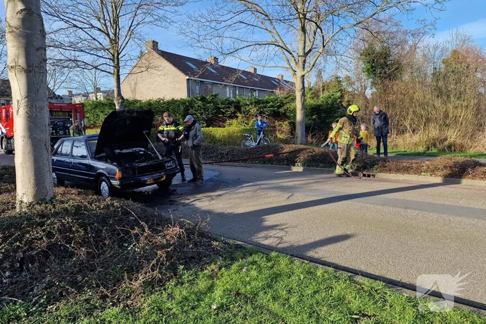 Oude auto fiks beschadigd na brand