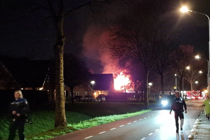 Zeer grote brand in leegstaande schuur