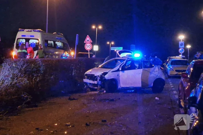 Ravage nadat automobilist over de kop slaat