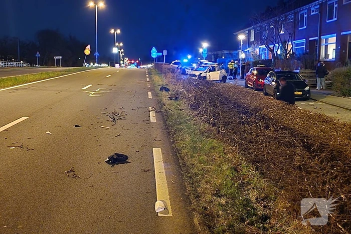 Ravage nadat automobilist over de kop slaat