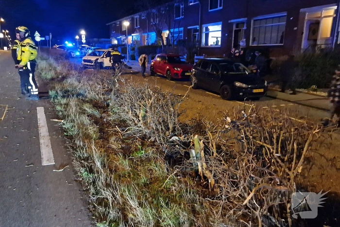 Ravage nadat automobilist over de kop slaat
