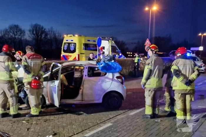 Ravage nadat automobilist over de kop slaat