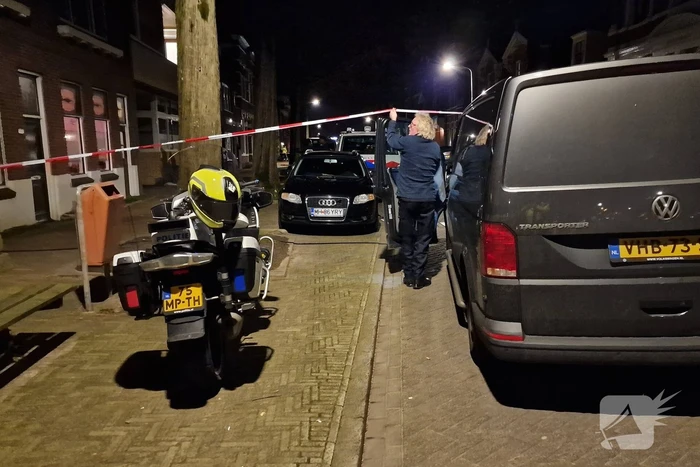 Schade na explosie bij voordeur