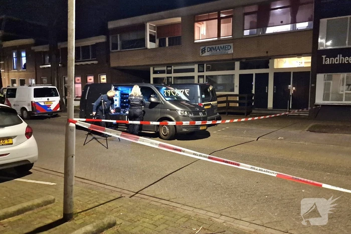 Schade na explosie bij voordeur