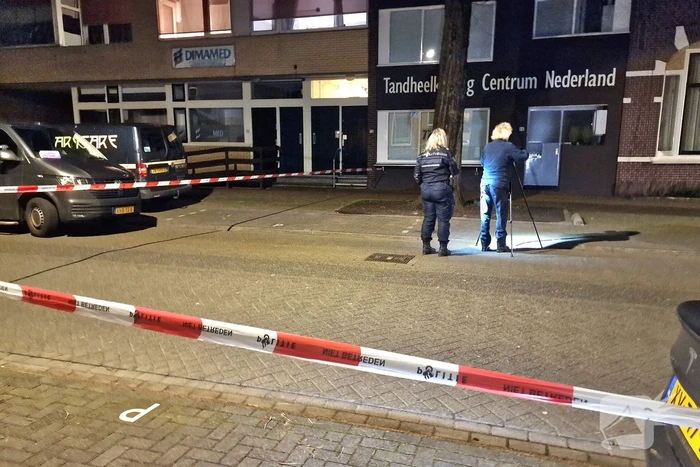 Schade na explosie bij voordeur