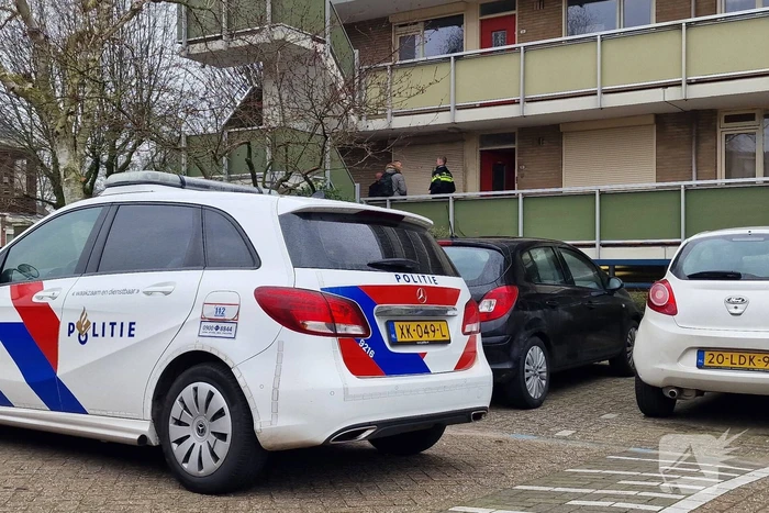Politie onderzoekt explosie bij flat
