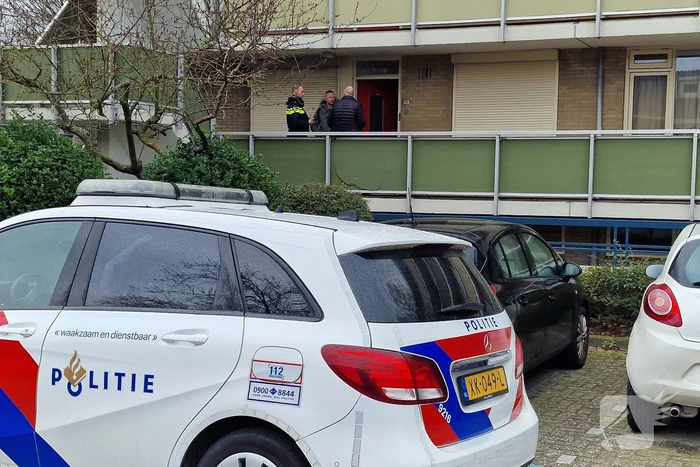 Politie onderzoekt explosie bij flat