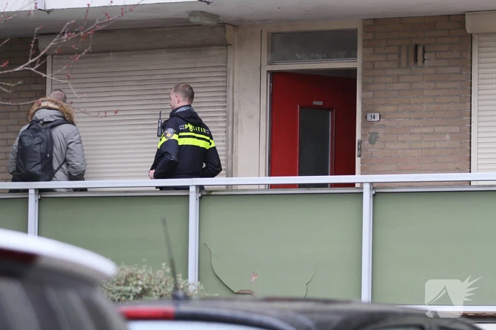 Politie onderzoekt explosie bij flat