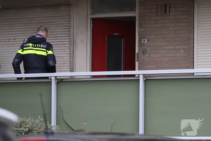 Politie onderzoekt explosie bij flat
