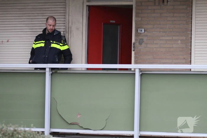 Politie onderzoekt explosie bij flat