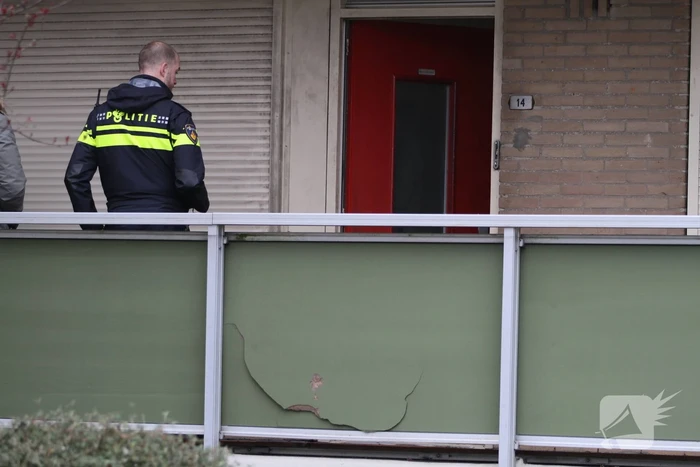 Politie onderzoekt explosie bij flat