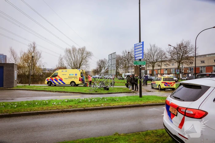 Traumahelikopter landt na ongeval met fietser